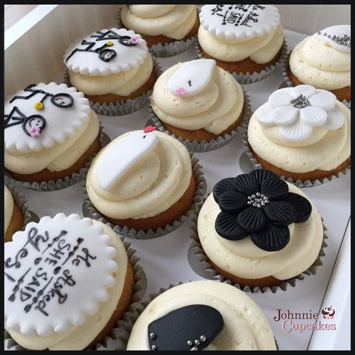 Engagement Cupcakes. - Johnnie Cupcakes