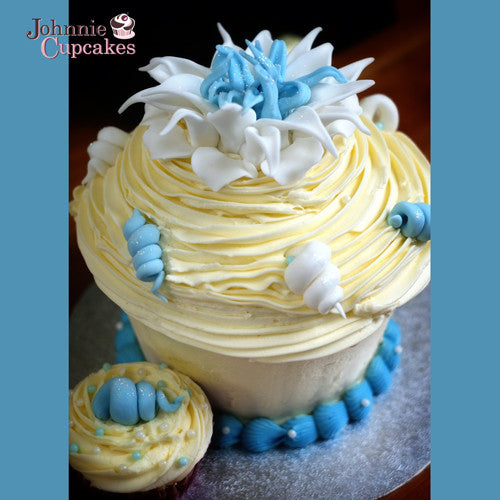Giant Cupcake Seaside - Johnnie Cupcakes