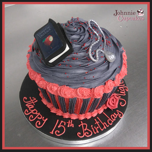 Vampire Diaries Cake - Johnnie Cupcakes