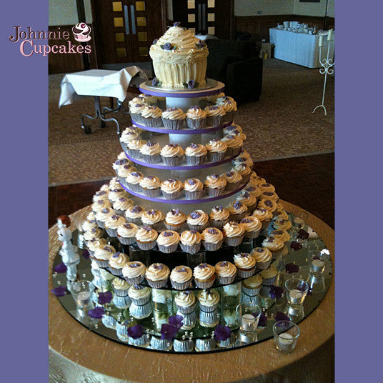 Wedding cupcakes and cakes - Johnnie Cupcakes